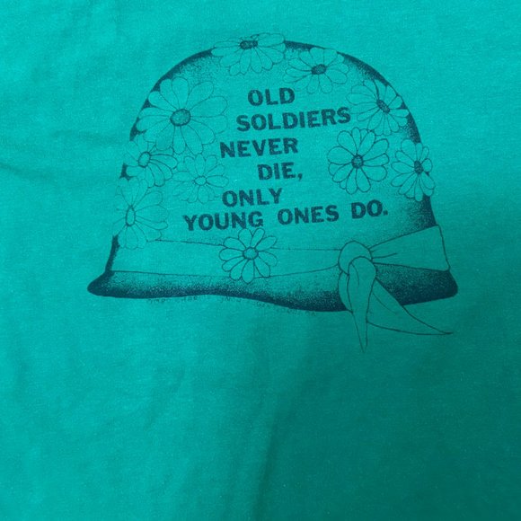 VTG RARE! Old Soldiers Never Die, Only Young Ones Do AntiWar T-Shirt Tee Size L - Picture 7 of 12